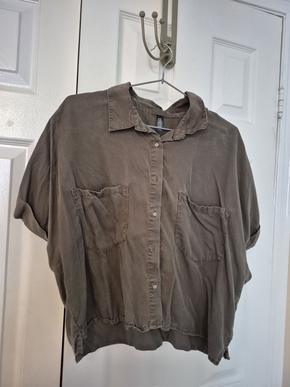 DD77 Utility Green Cropped Button Down Shirt